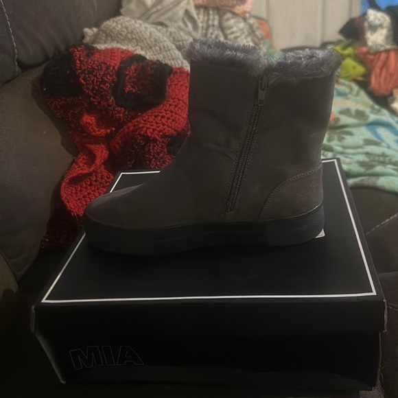 Gray Mia Merion Ankle boots - Picture 1 of 3